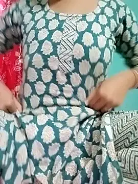 Snapshot of Arohi_is_Live chatting on 01/05/25, 07:17 Arohi is Live online show from 01/05/25, 07:17