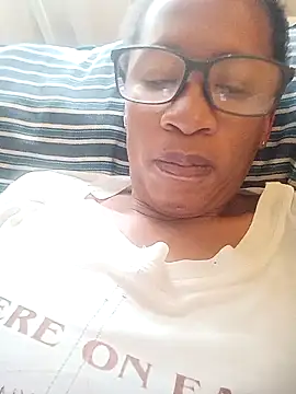 Snapshot of bustybillies chatting on 12/15/25, 05:24 bustybillies online show from 12/15/25, 05:24