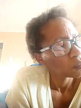 Snapshot of bustybillies chatting on 10/15/25, 04:44 bustybillies online show from 10/15/25, 04:44