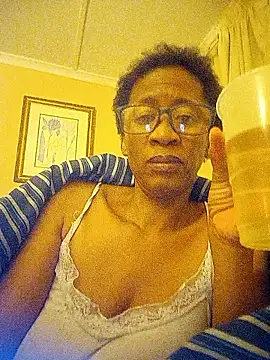 Snapshot of bustybillies chatting on 12/01/25, 06:31 bustybillies online show from 12/01/25, 06:31