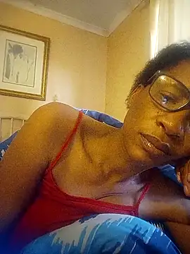 Snapshot of bustybillies chatting on 10/09/25, 04:02 bustybillies online show from 10/09/25, 04:02