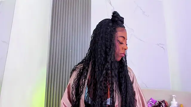 ebonydreams01 online show from 09/17/25, 12:29