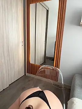 Snapshot of FridaKlein chatting on 09/28/25, 02:02 FridaKlein online show from 09/28/25, 02:02