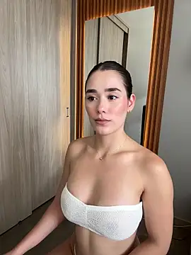 Snapshot of FridaKlein chatting on 10/21/25, 07:35 FridaKlein online show from 10/21/25, 07:35