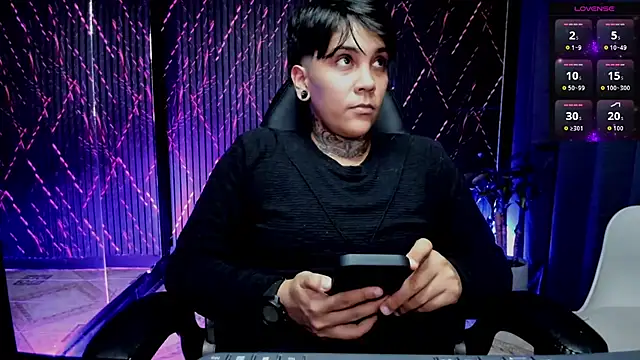 Snapshot of ZhoeStrong chatting on 02/05/26, 11:44 ZhoeStrong online show from 02/05/26, 11:44