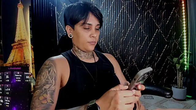 Snapshot of ZhoeStrong chatting on 01/19/26, 02:37 ZhoeStrong online show from 01/19/26, 02:37