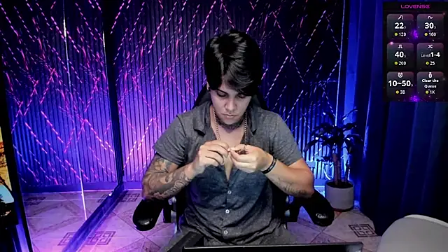 Snapshot of ZhoeStrong chatting on 02/01/26, 08:07 ZhoeStrong online show from 02/01/26, 08:07