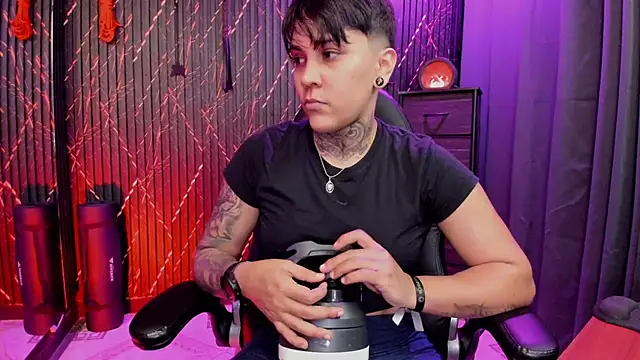 Snapshot of ZhoeStrong chatting on 02/22/26, 11:17 ZhoeStrong online show from 02/22/26, 11:17