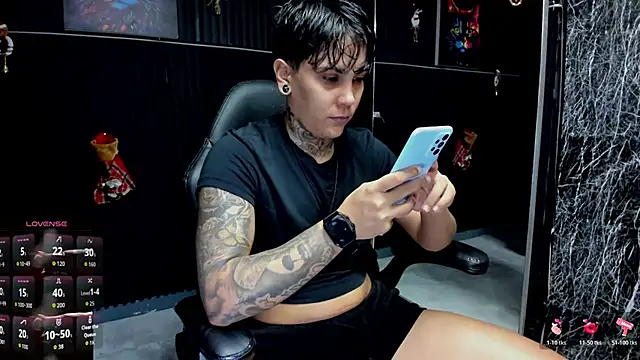 ZhoeStrong online show from 12/15/25, 10:37