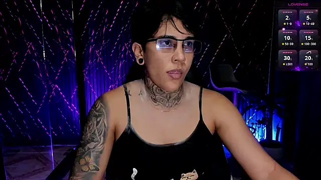 Snapshot of ZhoeStrong chatting on 02/02/26, 10:42 ZhoeStrong online show from 02/02/26, 10:42