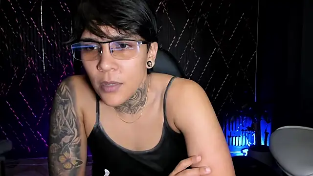 Snapshot of ZhoeStrong chatting on 02/03/26, 02:53 ZhoeStrong online show from 02/03/26, 02:53