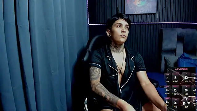 ZhoeStrong online show from 11/26/25, 10:43