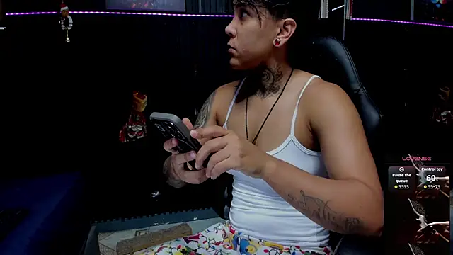 ZhoeStrong online show from 12/02/25, 10:22