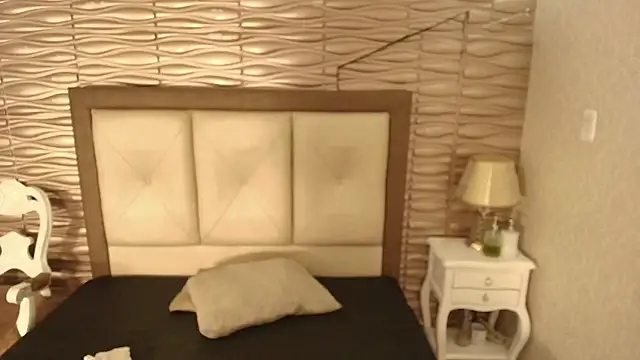 Snapshot of sofiaclauss chatting on 10/12/25, 09:38 sofiaclauss online show from 10/12/25, 09:38