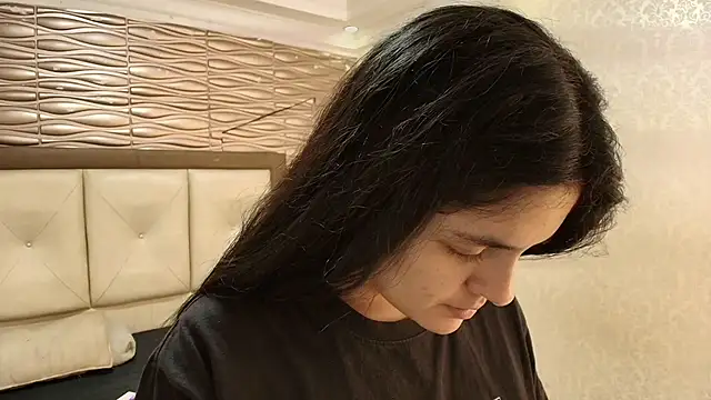 sofiaclauss online show from 10/23/25, 08:18