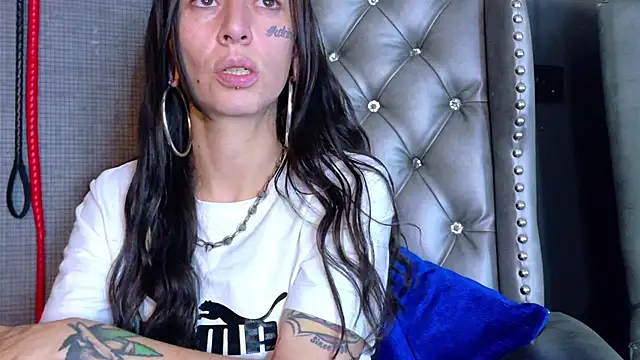 Snapshot of LusstCruella chatting on 10/07/25, 06:42 LusstCruella online show from 10/07/25, 06:42