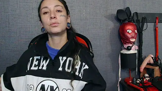 Snapshot of LusstCruella chatting on 03/02/25, 02:25 LusstCruella online show from 03/02/25, 02:25