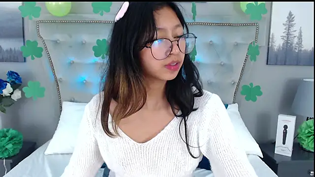 Yommi Winx online show from 03/18/25, 09:56