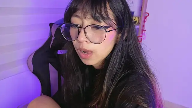 Yommi Winx online show from 11/16/25, 03:22