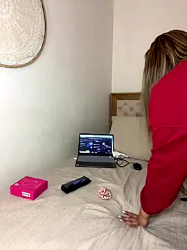 Martina Miiller online show from 10/10/25, 03:07