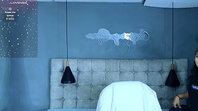 Laia and Aloby online show from 10/28/25, 10:09