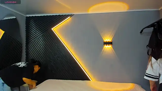 Laia and Aloby online show from 04/14/26, 10:15