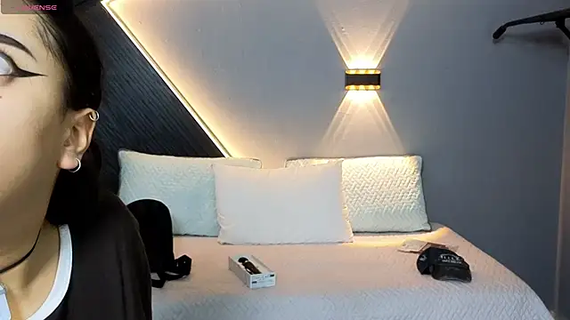 Laia and Aloby online show from 02/10/26, 02:21