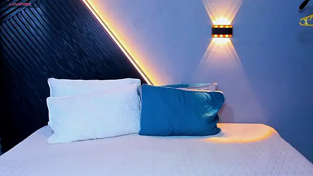 Laia and Aloby online show from 03/18/26, 10:10