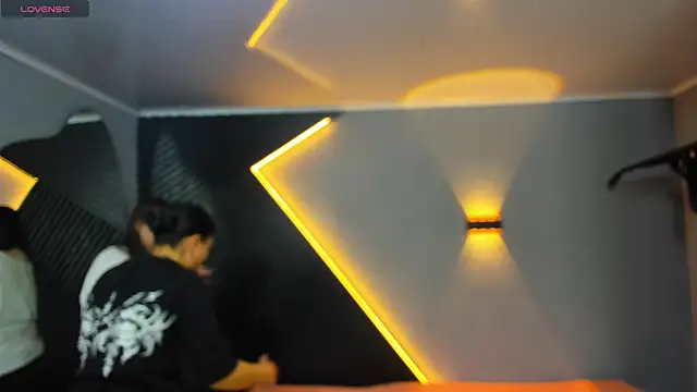 Laia and Aloby online show from 04/16/26, 10:23