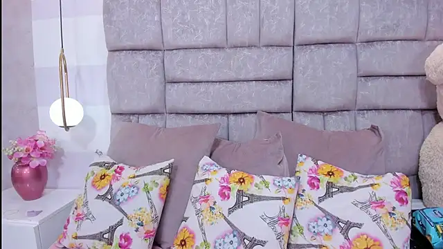 melaniee jones online show from 04/28/26, 05:39