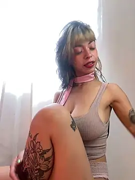 Snapshot of Kitty_arts chatting on 03/22/25, 09:21 Kitty arts online show from 03/22/25, 09:21