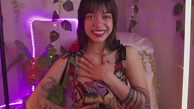 Snapshot of Kitty_arts chatting on 12/06/24, 06:22 Kitty arts online show from 12/06/24, 06:22