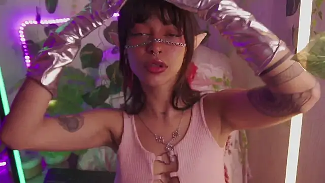 Snapshot of Kitty_arts chatting on 12/05/24, 04:39 Kitty arts online show from 12/05/24, 04:39