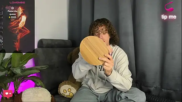 All3ssandr0 online show from 02/26/25, 05:24