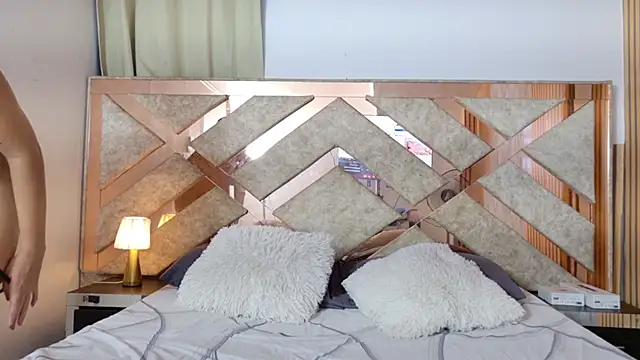  miss khloe online show from 03/25/26, 06:07