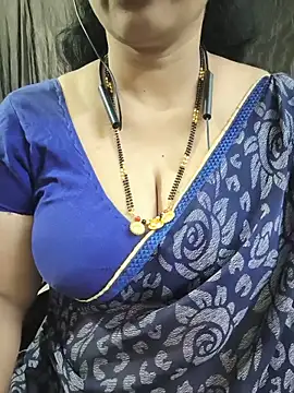 Snapshot of bhuvana555 chatting on 06/11/26, 05:54 bhuvana555 online show from 06/11/26, 05:54