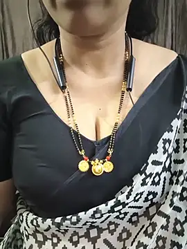 Snapshot of bhuvana555 chatting on 06/12/26, 05:54 bhuvana555 online show from 06/12/26, 05:54