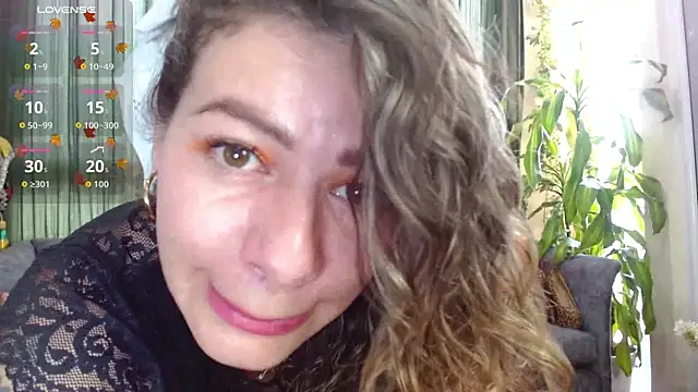 oriana thomson2 online show from 10/18/25, 07:16