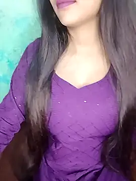 Snapshot of Sreya213 chatting on 10/18/25, 03:41 Sreya213 online show from 10/18/25, 03:41