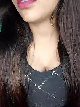 Snapshot of Sreya213 chatting on 11/02/25, 09:14 Sreya213 online show from 11/02/25, 09:14