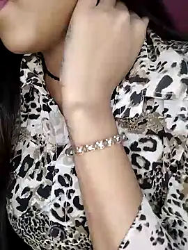 Snapshot of Sreya213 chatting on 01/25/25, 09:14 Sreya213 online show from 01/25/25, 09:14