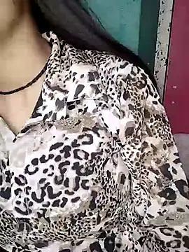 Snapshot of Sreya213 chatting on 01/25/25, 04:03 Sreya213 online show from 01/25/25, 04:03