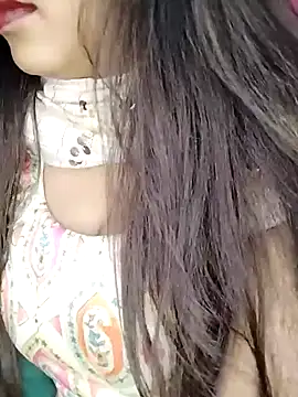 Snapshot of Sreya213 chatting on 01/21/25, 06:33 Sreya213 online show from 01/21/25, 06:33