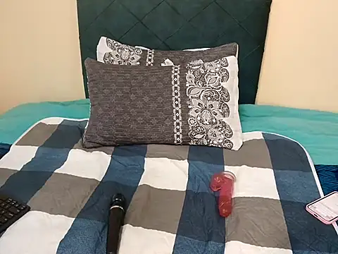 chloechrome online show from 03/11/25, 04:18