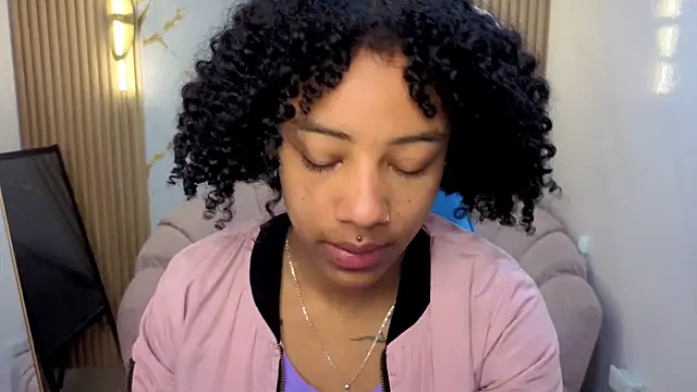 Snapshot of Violeth_b chatting on 10/08/25, 12:50 Violeth b online show from 10/08/25, 12:50