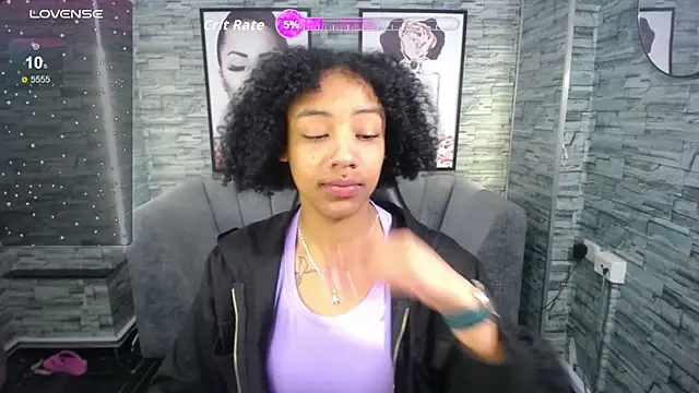 Snapshot of Violeth_b chatting on 10/01/25, 12:53 Violeth b online show from 10/01/25, 12:53