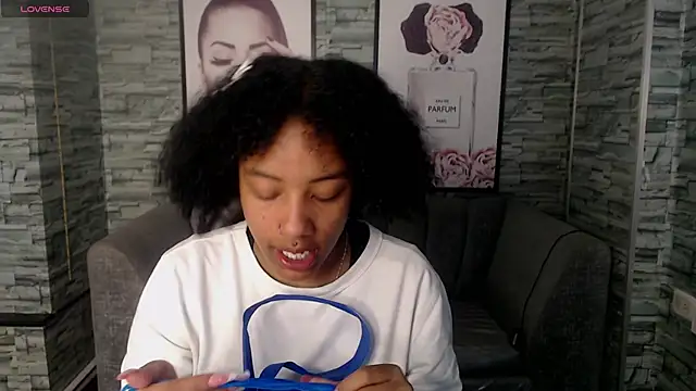 Snapshot of Violeth_b chatting on 10/03/25, 12:50 Violeth b online show from 10/03/25, 12:50
