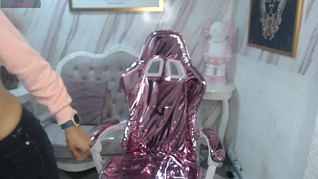 Snapshot of Violeth_b chatting on 03/13/25, 12:56 Violeth b online show from 03/13/25, 12:56