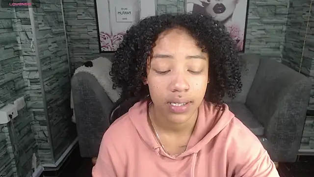 Snapshot of Violeth_b chatting on 09/25/25, 12:55 Violeth b online show from 09/25/25, 12:55