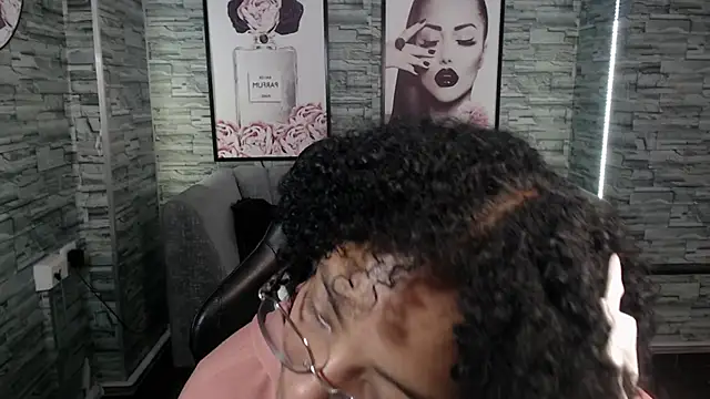 Snapshot of Violeth_b chatting on 09/10/25, 12:48 Violeth b online show from 09/10/25, 12:48